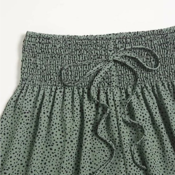 Green Dalmatian Print Shorts - Picture 4 of 10